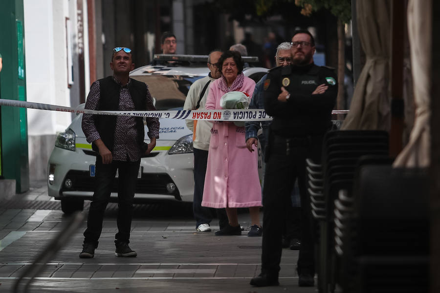 Efectivos del cuerpo de bomberos y de la Policía Local se han trasladado hasta el lugar de los hechos