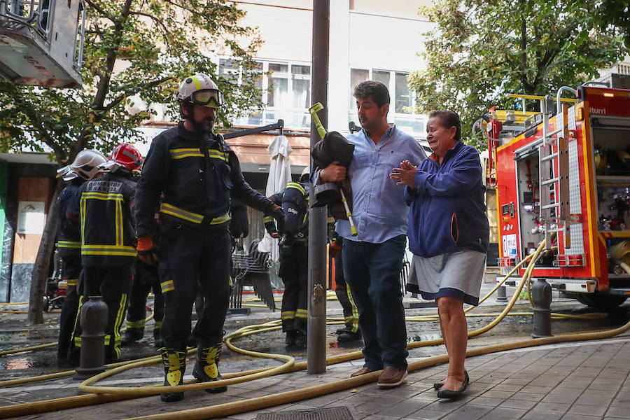 Efectivos del cuerpo de bomberos y de la Policía Local se han trasladado hasta el lugar de los hechos