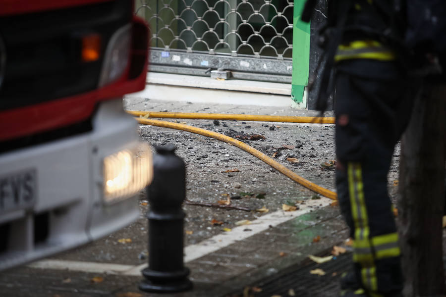 Efectivos del cuerpo de bomberos y de la Policía Local se han trasladado hasta el lugar de los hechos