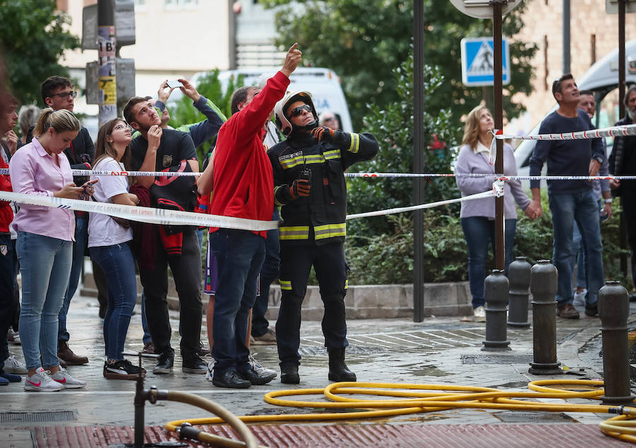 Efectivos del cuerpo de bomberos y de la Policía Local se han trasladado hasta el lugar de los hechos