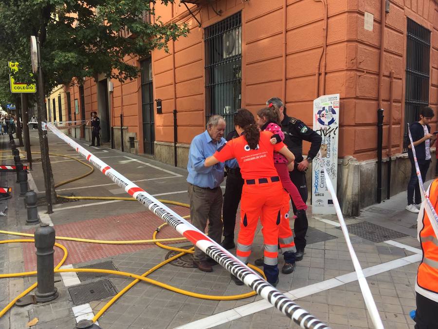 Efectivos del cuerpo de bomberos y de la Policía Local se han trasladado hasta el lugar de los hechos