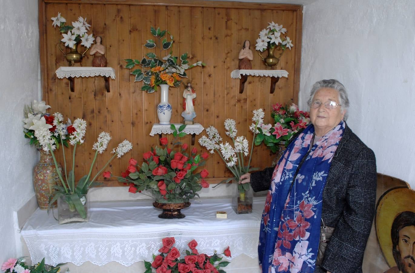 250 mujeres pertenecientes a 35 asociaciones alpujarreñas se han dado cita en Juviles para conocer los encantos del pueblo, asistir a charlas, al teatro y el cante y participar en varios talleres