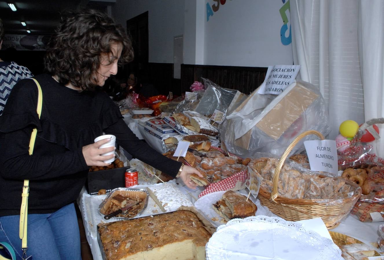 250 mujeres pertenecientes a 35 asociaciones alpujarreñas se han dado cita en Juviles para conocer los encantos del pueblo, asistir a charlas, al teatro y el cante y participar en varios talleres