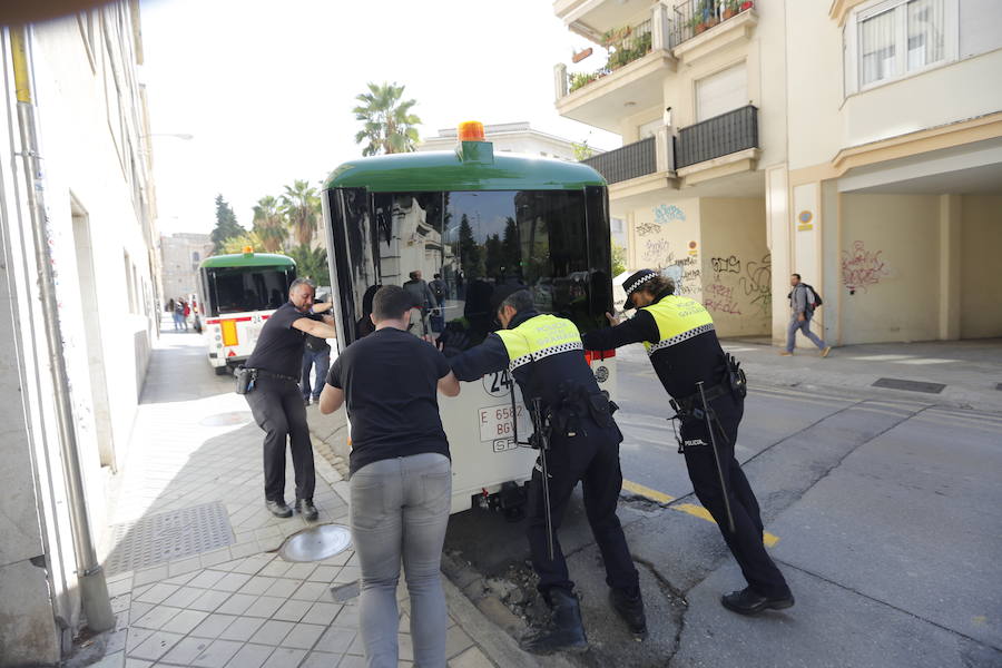 Una nueva avería del tren turístico de Granada capital, que retomó su actividad hace doce días tras subsanar los problemas de seguridad por los que el Ayuntamiento suspendió su circulación de forma cautelar, ha afectado al tráfico de la ciudad, después de que se haya quedado parado en la céntrica calle Rector López Argüeta