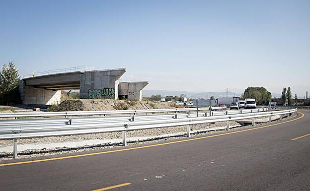 Primero de los dos viaductos que conformarán en gran nudo de autovías cerca de Santa Fe