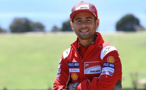 Álvaro Bautista, con los colores del equipo Ducati. 