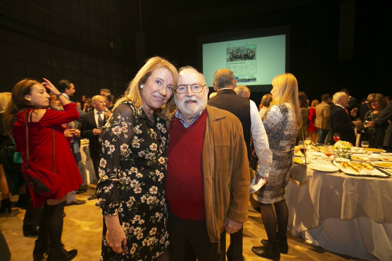 Numerosos rostros conocidos en el acto celebrado en el Teatro de Caja Granada