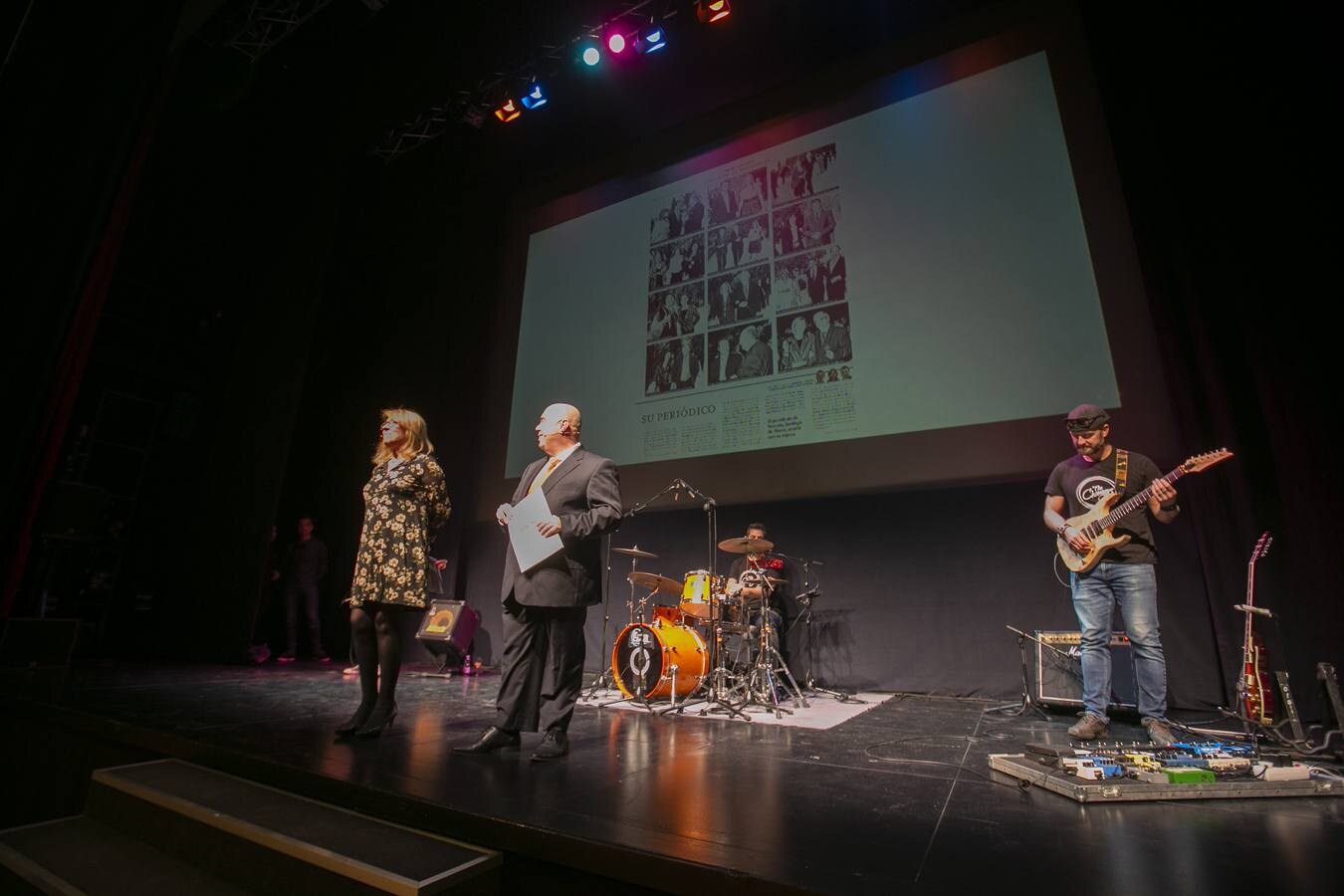 Numerosos rostros conocidos en el acto celebrado en el Teatro de Caja Granada