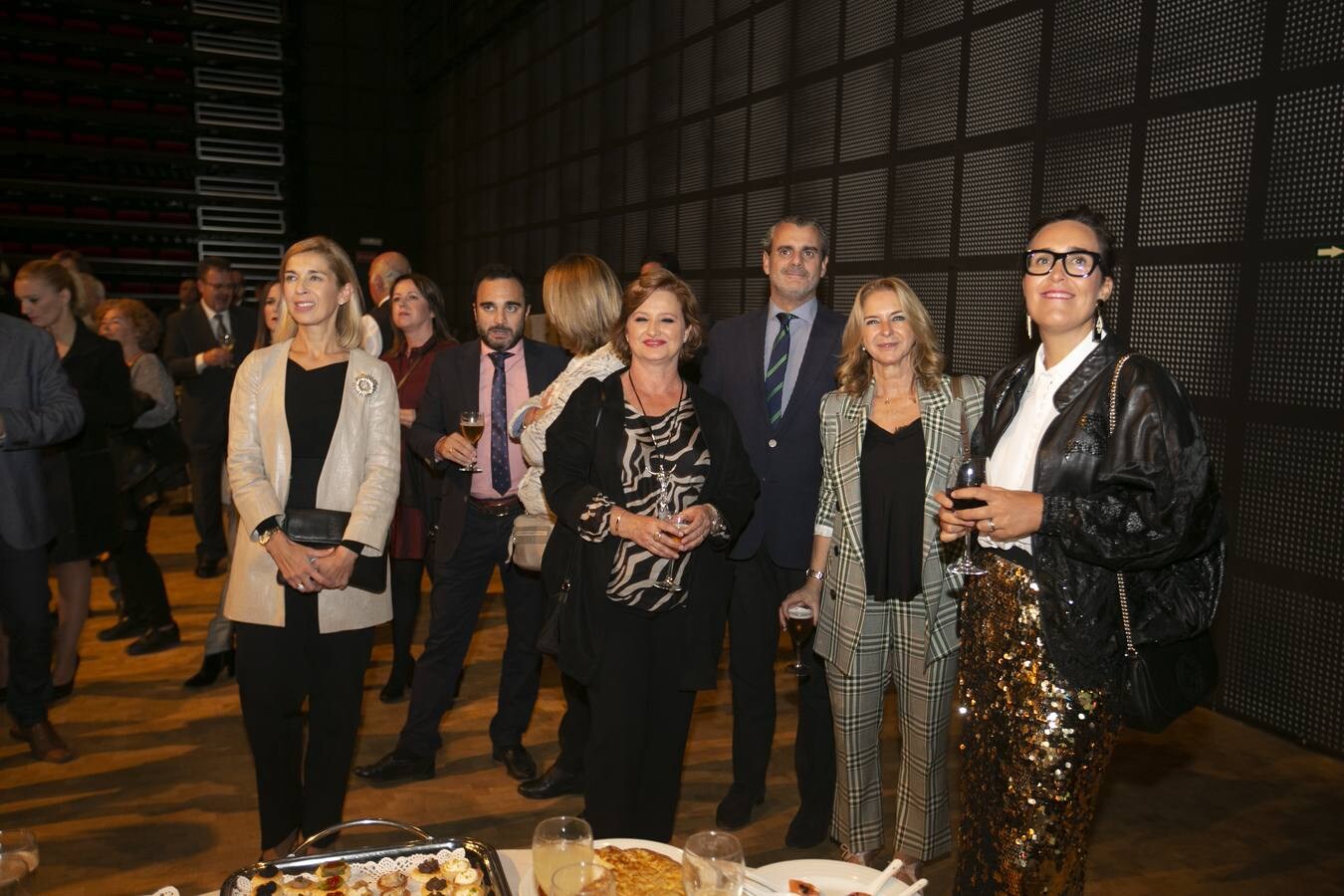 Numerosos rostros conocidos en el acto celebrado en el Teatro de Caja Granada