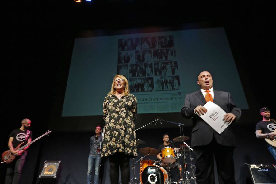 Numerosos rostros conocidos en el acto celebrado en el Teatro de Caja Granada