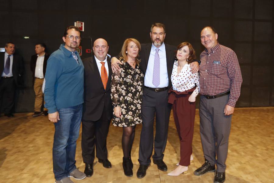 Numerosos rostros conocidos en el acto celebrado en el Teatro de Caja Granada