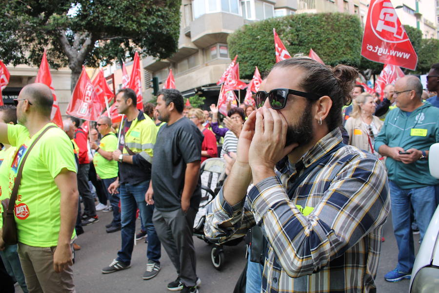 «¡Cemex no se cierra, antes a la guerra!»