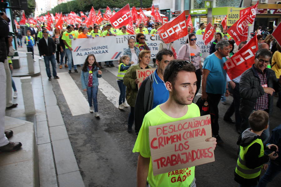 «¡Cemex no se cierra, antes a la guerra!»