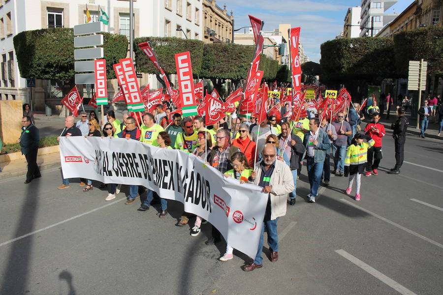 «¡Cemex no se cierra, antes a la guerra!»