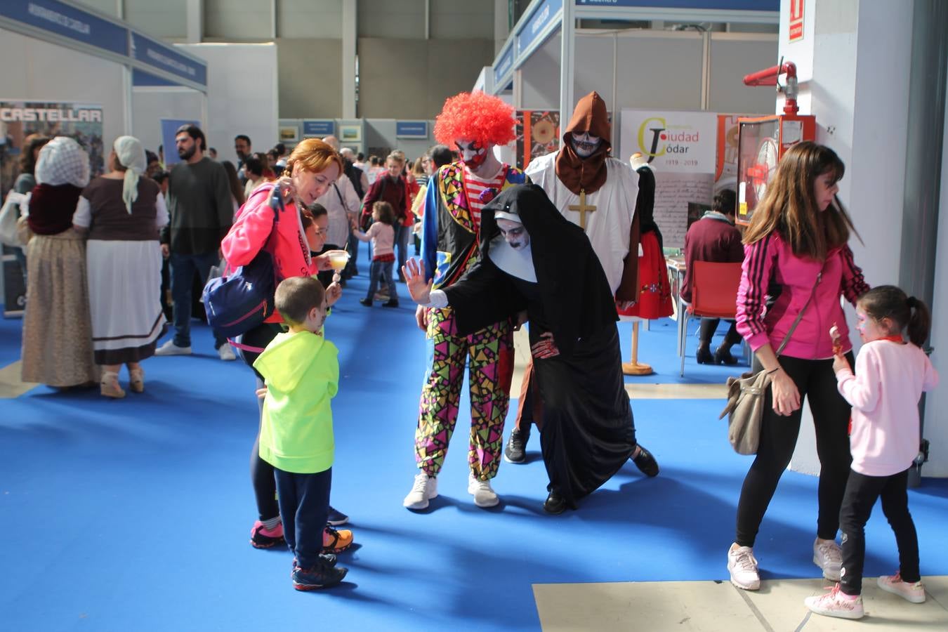 Leyendas, montaña rusa en 3D, teletransporte y mucho más en el segundo día de Tierra Adentro 