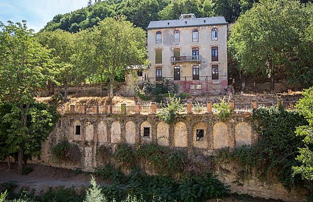 Fachada del antiguo Carmen de Santa Engracia. 
