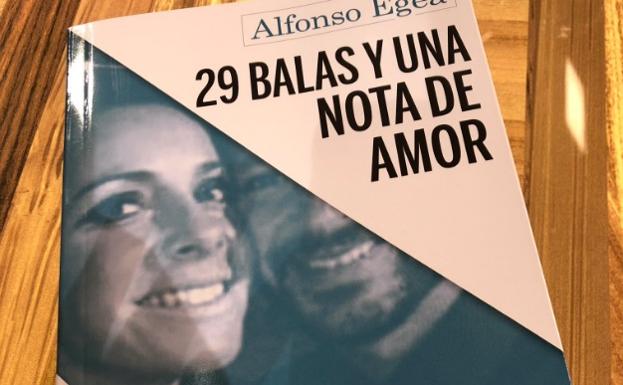 Caratula del libro '29 balas y una nota de amor'.