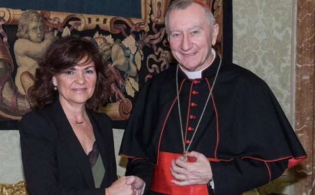 La vicepresidenta Carmen Calvo junto al secretario de Estado vaticano, Pietro Parolin. 