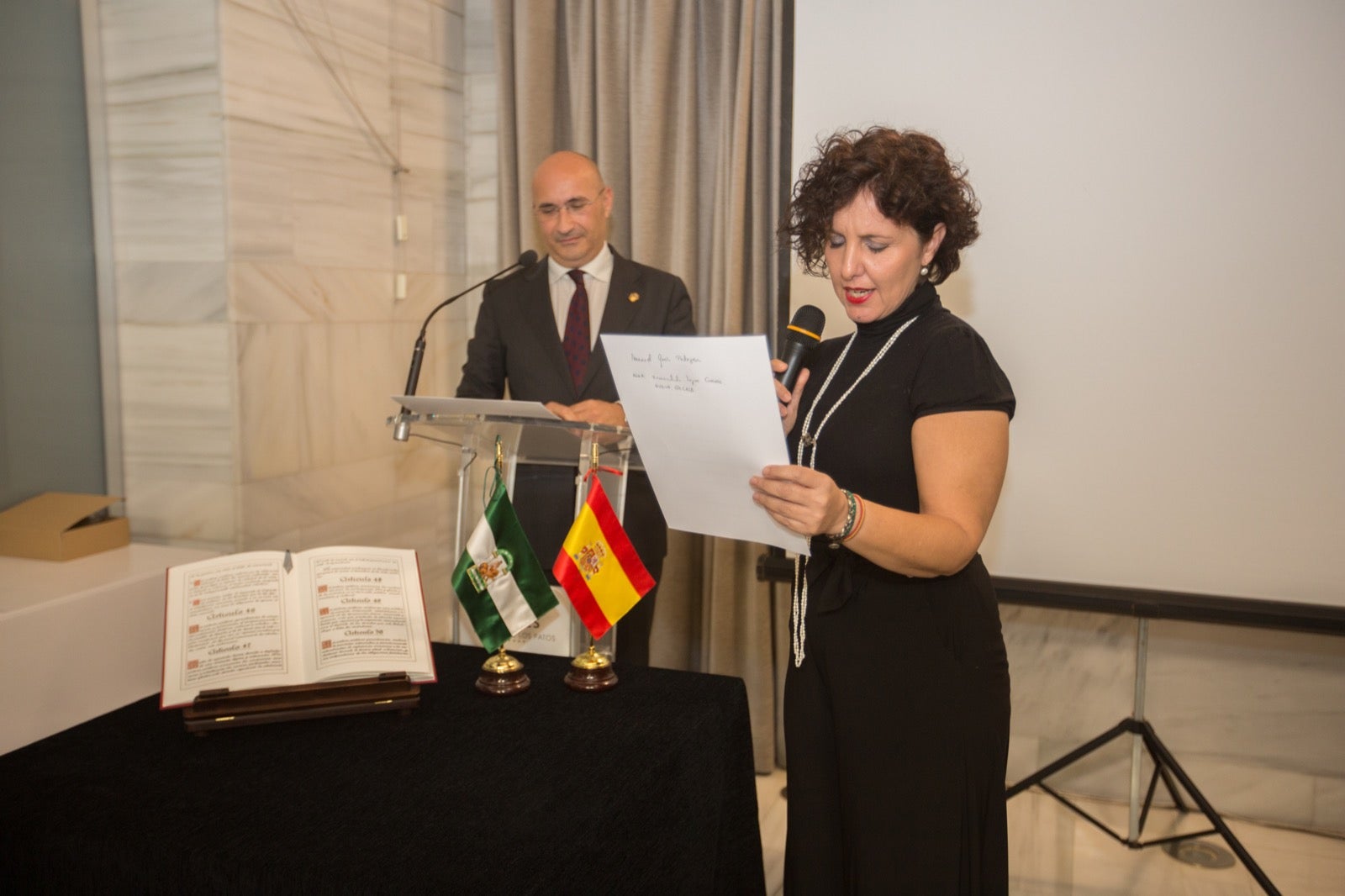 Fotos: Condecoración a los colegiados del Colegio de Agentes de la Propiedad