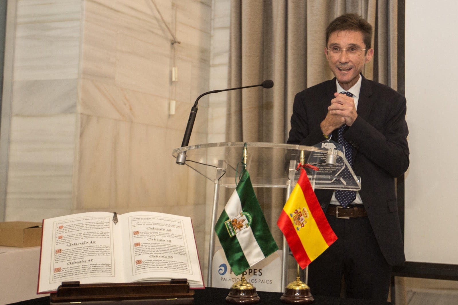 Fotos: Condecoración a los colegiados del Colegio de Agentes de la Propiedad