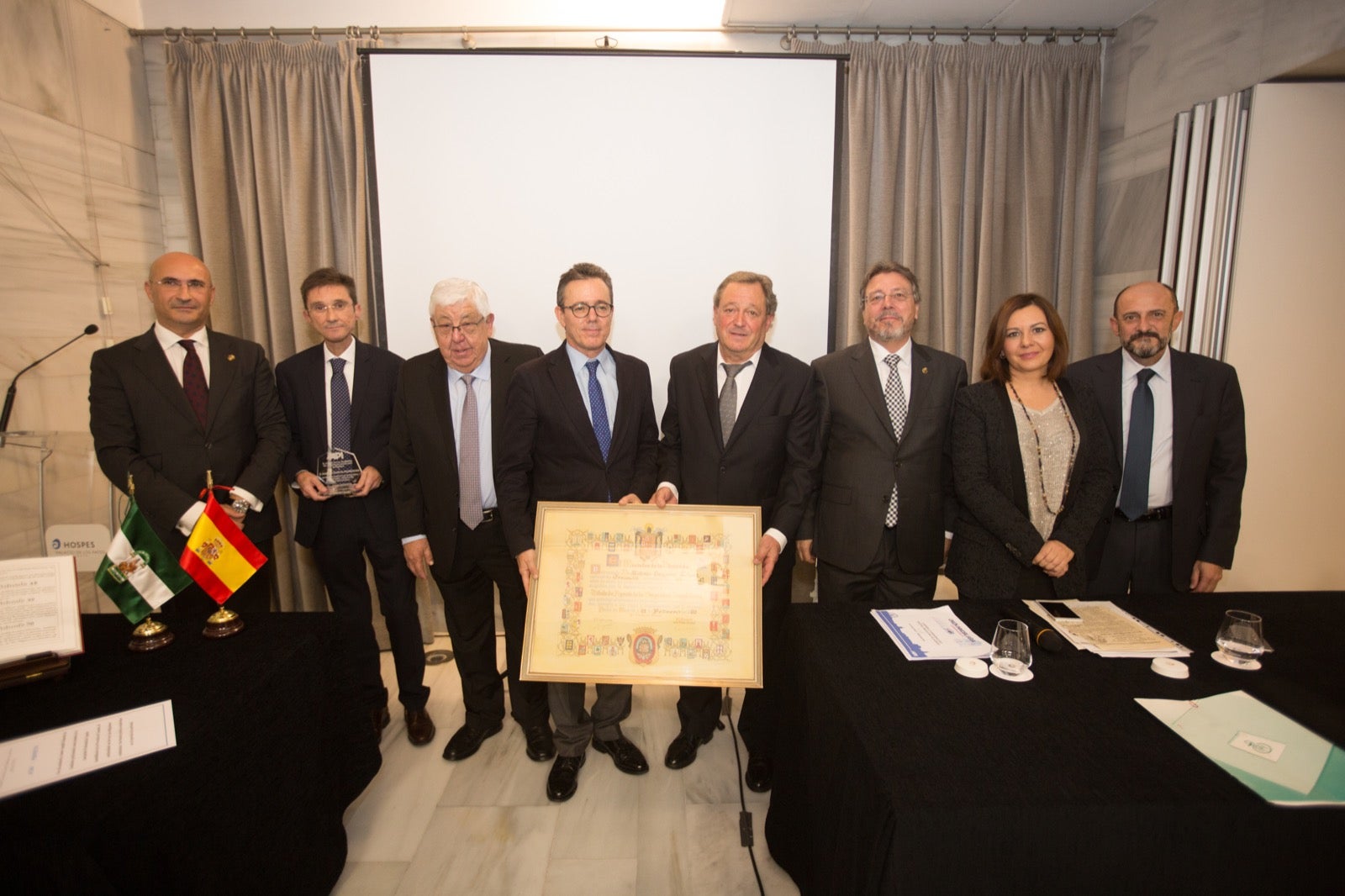 Fotos: Condecoración a los colegiados del Colegio de Agentes de la Propiedad