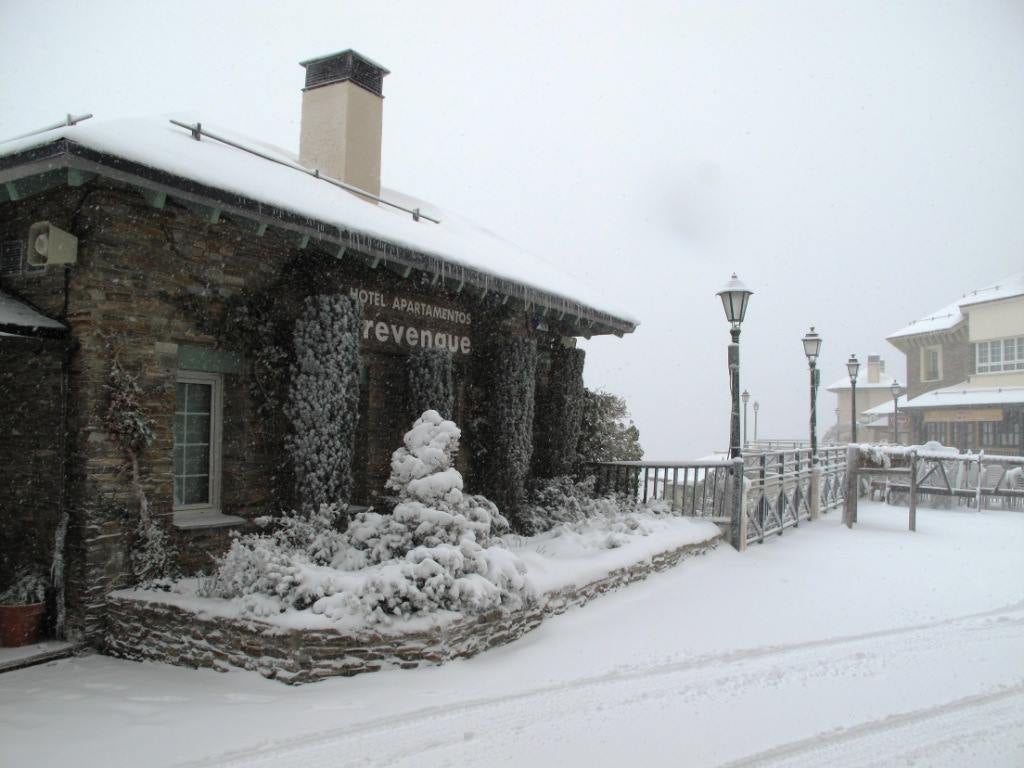 Las últimas nevadas caídas en la Sierra provocan un aspecto inusual en la estación para esta época del año