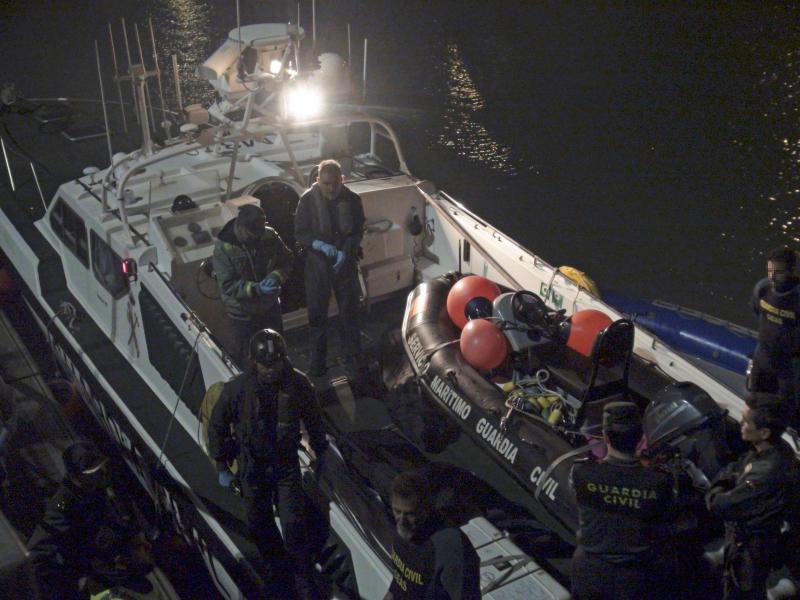 Reanudan la búsqueda de inmigrantes tras el naufragio de una patera en Cádiz