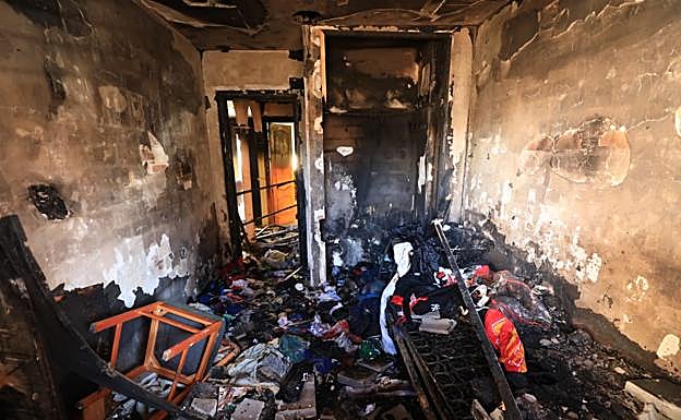 Así ha quedado el piso en el que ha tenido lugar el fuego.