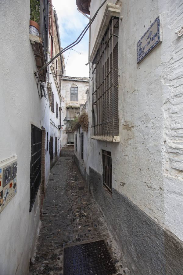 La Policía admite problemas de droga y prostitución en la calle Elvira y suma refuerzos. Hosteleros y comerciantes de la zona afirman que «el ambiente de violencia y suciedad está generando una mala imagen para el turismo».