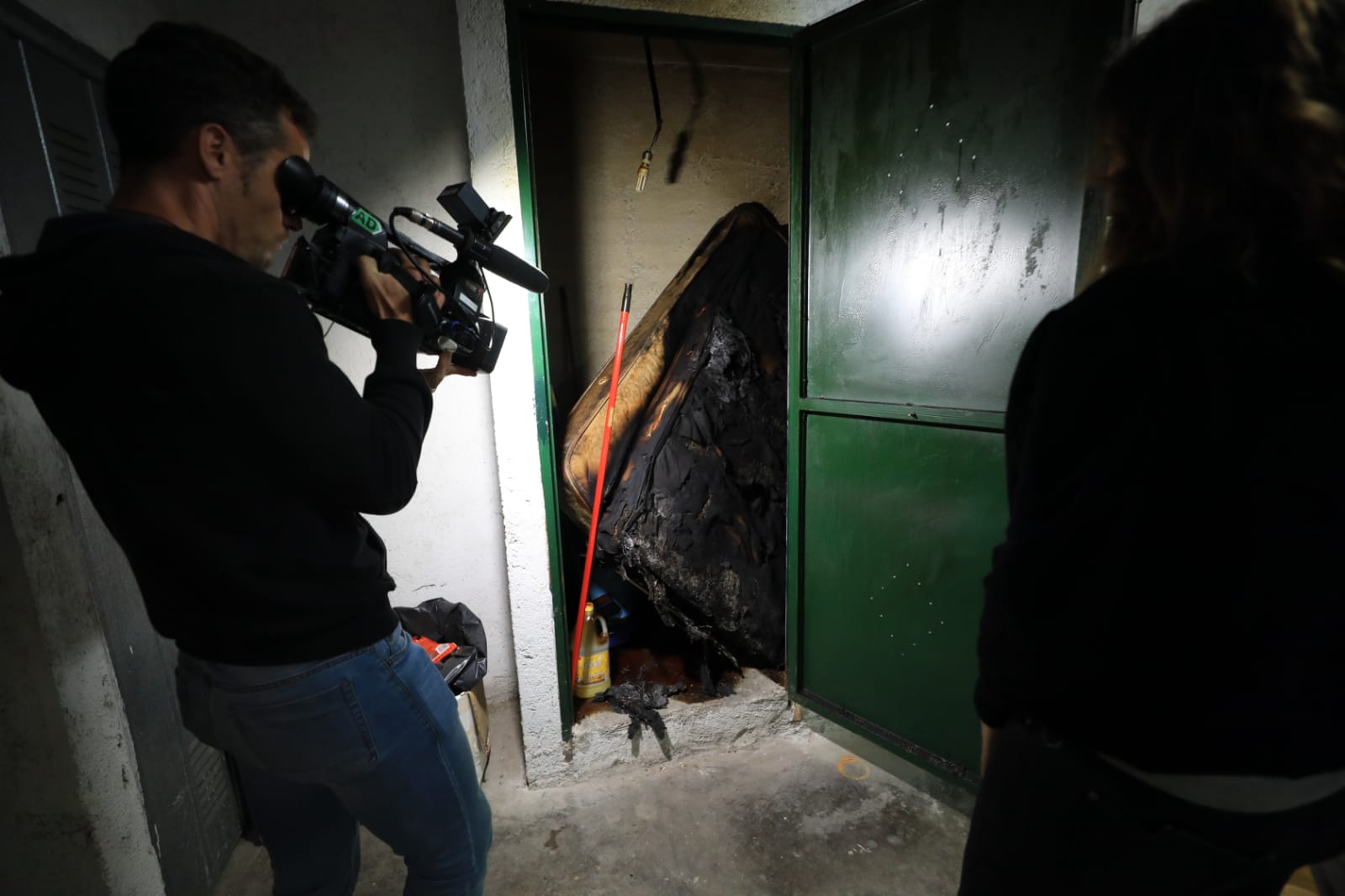 Quince personas han tenido que ser desalojadas mientras los Bomberos intervenían en el inmueble