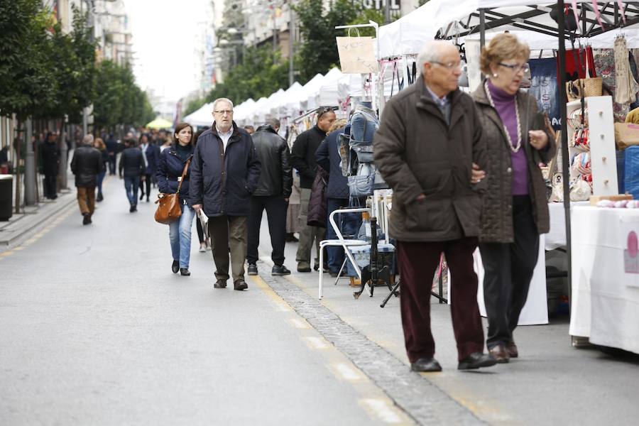 La calle Recogidas se llena de patines y patinetes, bicicletas de todo tipo, coches de bebés y sillas de ruedas en una jornada para fomentar el transporte público y la movilidad sostenible