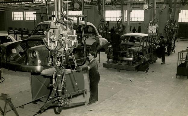 Las instalaciones de la fábrica de Seat en la Zona Franca de Barcelona en 1953. 