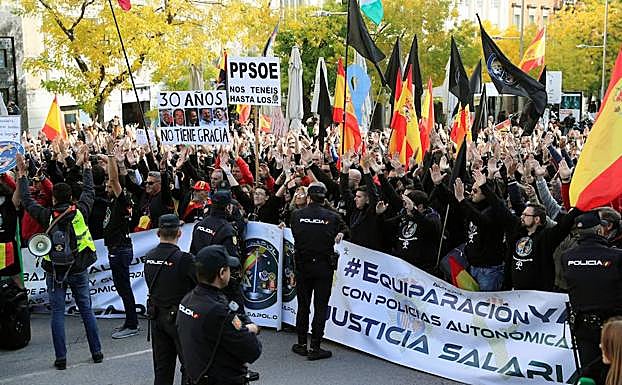 Policías y guardias civiles se concentraron desde el lunes en los alrededores del Congreso.
