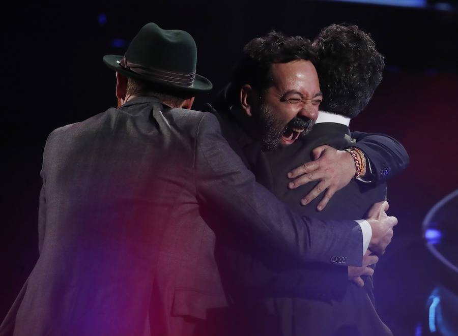 Jorge Drexler celebra después de ganar el premio Record of the Year por 'Telefonia'.