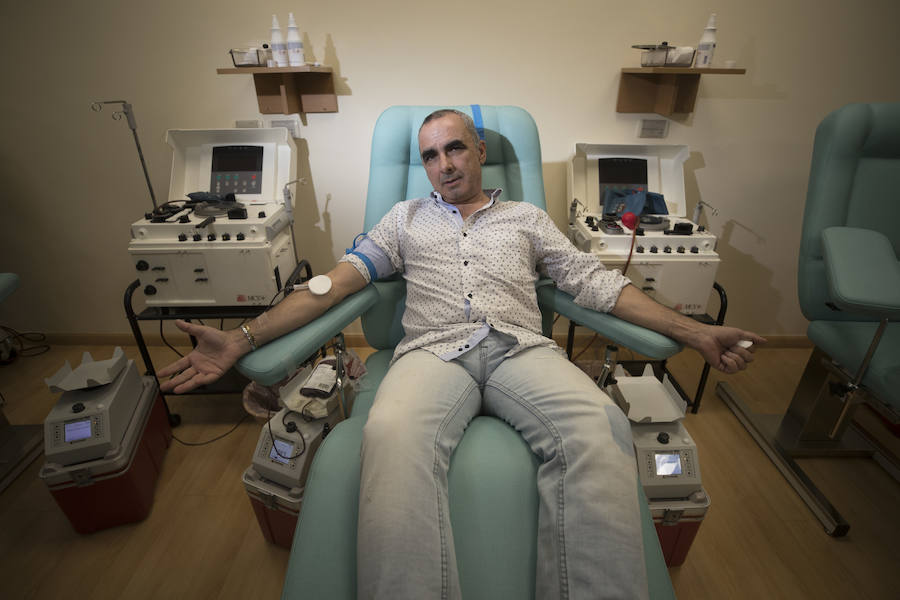 Enrique Francisco Ojea, albaicinero, es el mayor donante de sangre de España y anima a todos a que donen para ayudar a los demás 