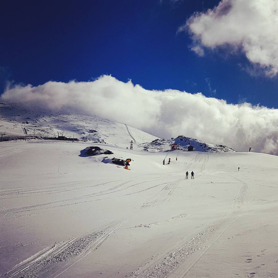 Aunque no hay novedades sobre la fecha de apertura, hoy se podía ver a personal de Cetursa trabajando en las pistas