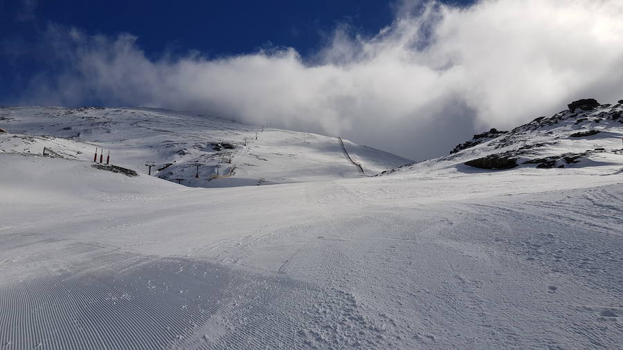 Aunque no hay novedades sobre la fecha de apertura, hoy se podía ver a personal de Cetursa trabajando en las pistas