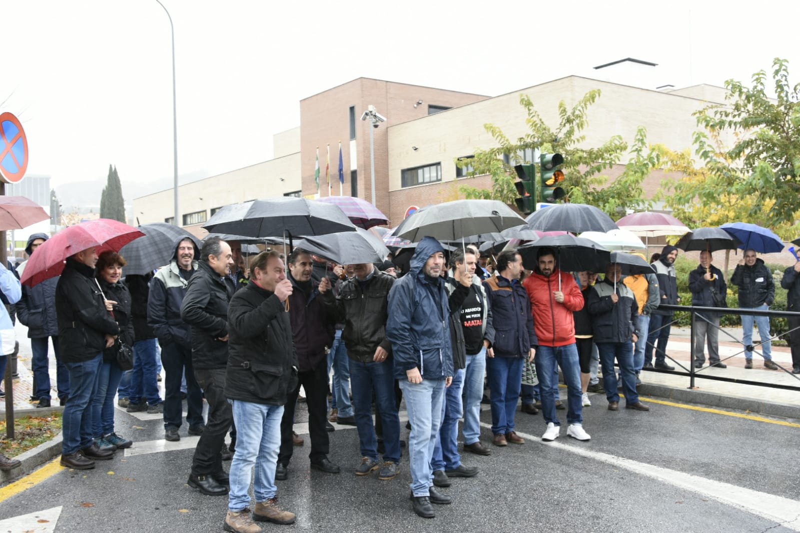 Su acción ha obligado a efectuar cortes tráfico en el distrito Beiro de la capital
