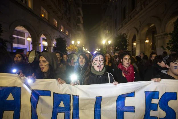 Granada se manifiesta contra la violencia de género