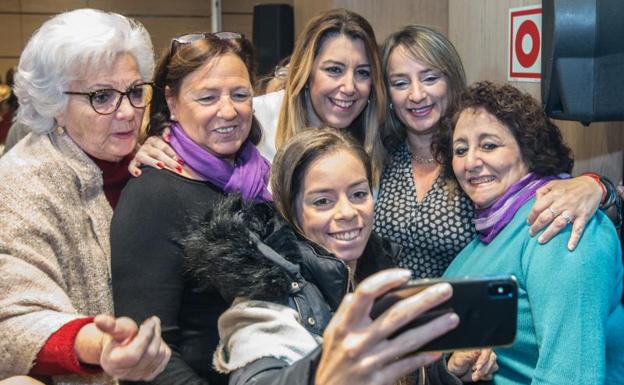 Imagen. Así ha sido el acto de Susana Díaz con mujeres en el hotel Saray en el Día contra la violencia de género. 