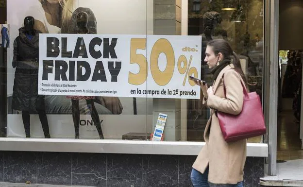 ¿Qué centros comerciales y tiendas abren esde domingo en Granada? Horarios especiales por Black Friday