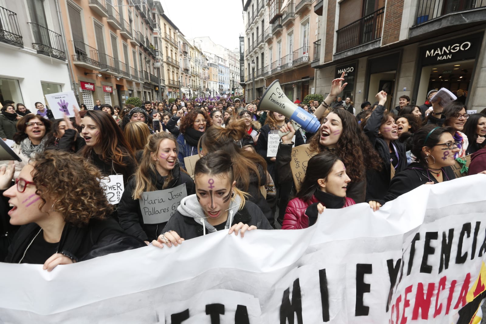 Más de 3.000 personas se manifiestan contra est lacra social