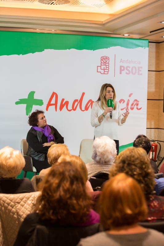 La presidenta de la Junta ha visitado Granada este 25-N en plena campaña electoral