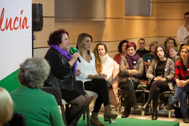 La presidenta de la Junta ha visitado Granada este 25-N en plena campaña electoral