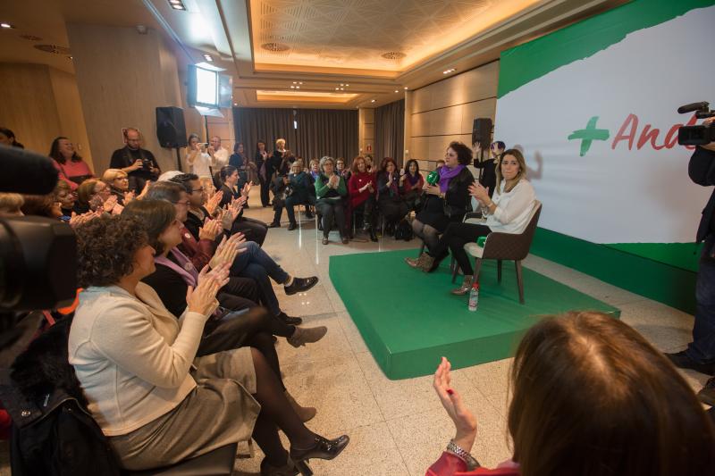 La presidenta de la Junta ha visitado Granada este 25-N en plena campaña electoral