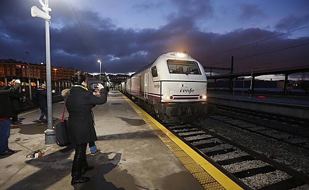 Granada sale del aislamiento ferroviario