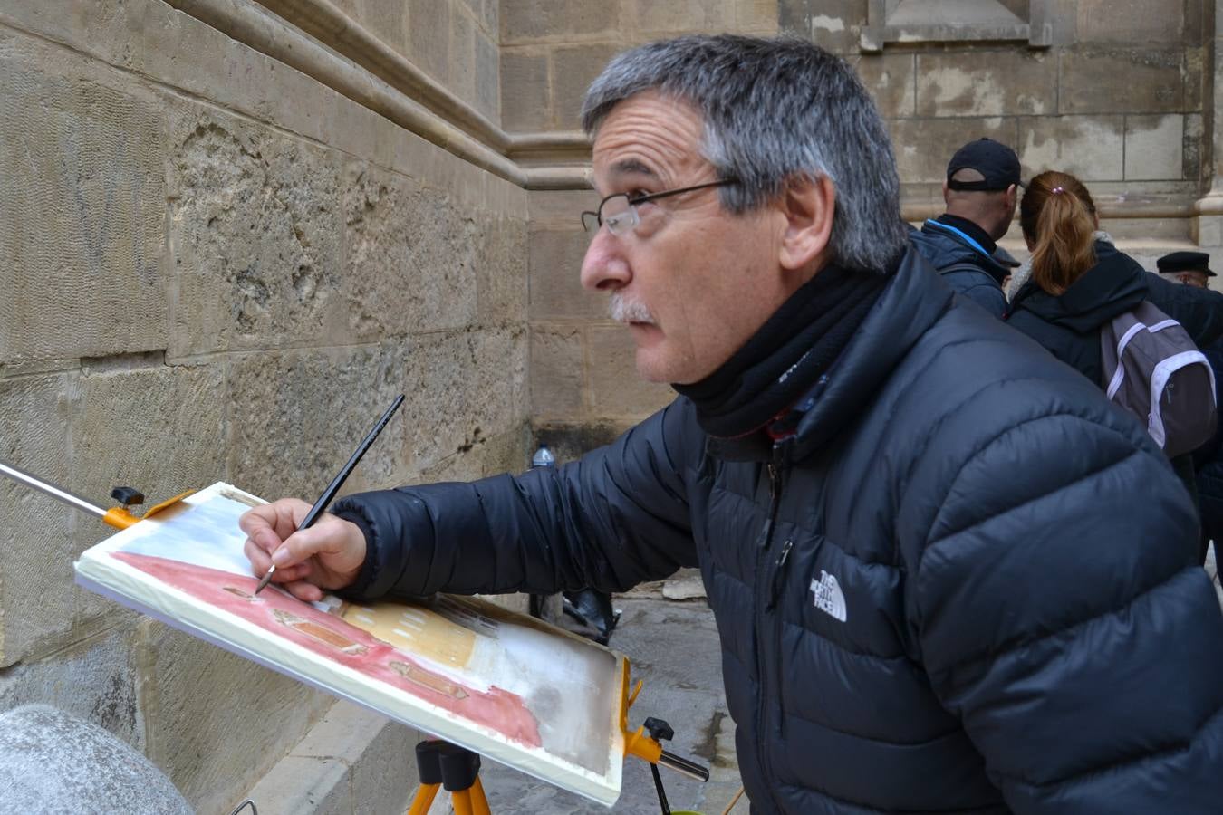 Un centenar de pintores de Andalucía Oriental celebraron el domingo, 25 de noviembre, el Día Mundial de la Acuarela, en el entorno de la Catedral de Granada
