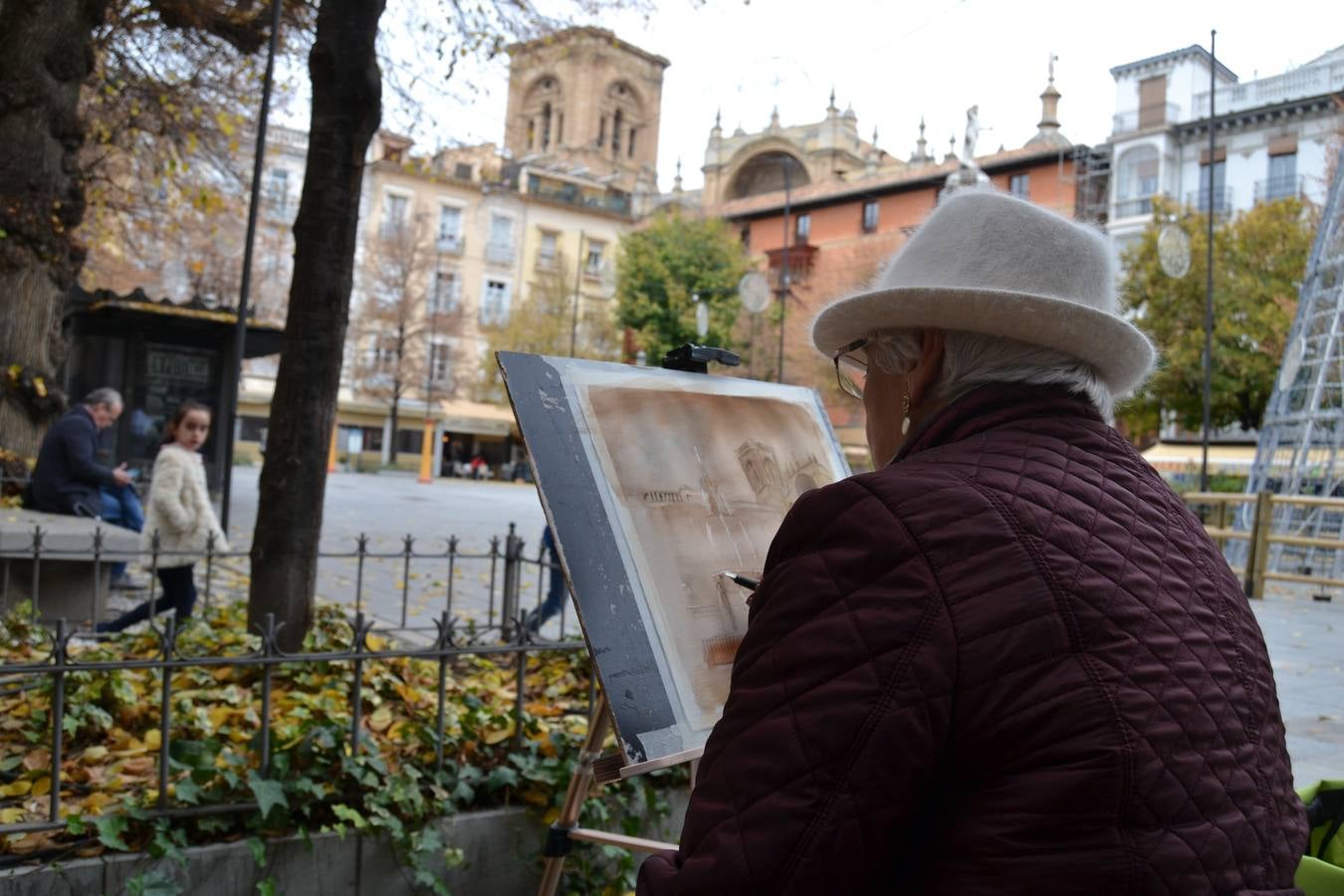 Un centenar de pintores de Andalucía Oriental celebraron el domingo, 25 de noviembre, el Día Mundial de la Acuarela, en el entorno de la Catedral de Granada