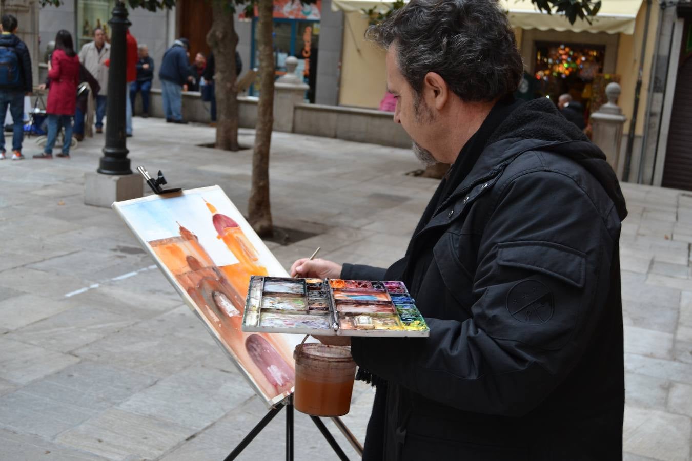 Un centenar de pintores de Andalucía Oriental celebraron el domingo, 25 de noviembre, el Día Mundial de la Acuarela, en el entorno de la Catedral de Granada