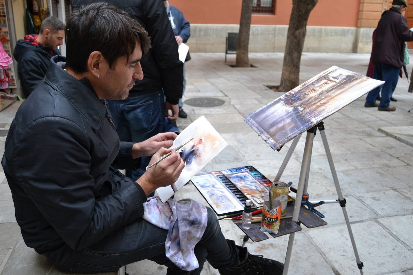 Un centenar de pintores de Andalucía Oriental celebraron el domingo, 25 de noviembre, el Día Mundial de la Acuarela, en el entorno de la Catedral de Granada